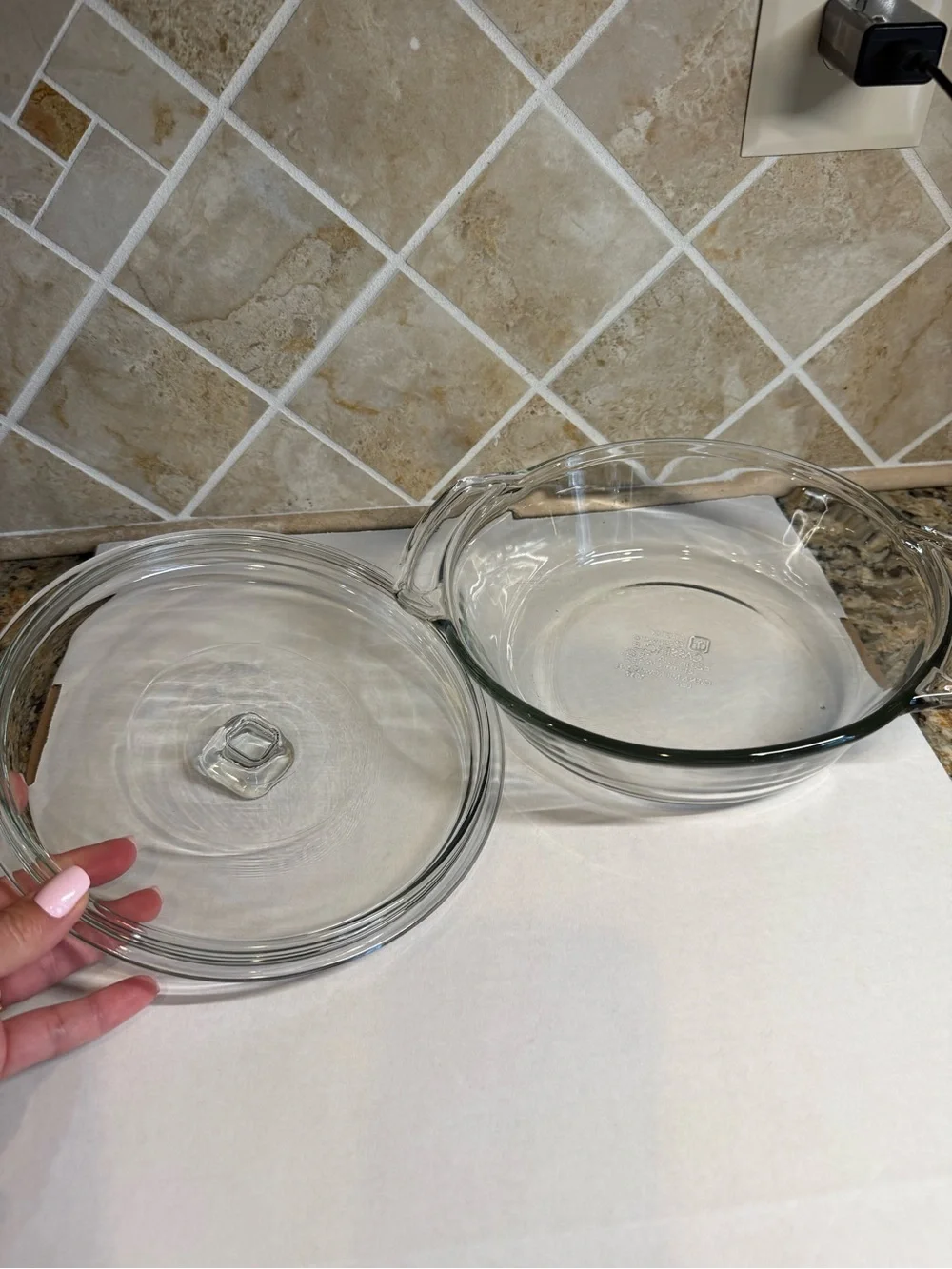 Anchor Hocking Encore 1.5 Qt Glass Casserole Dish with Lid, 8.25” Round EUC